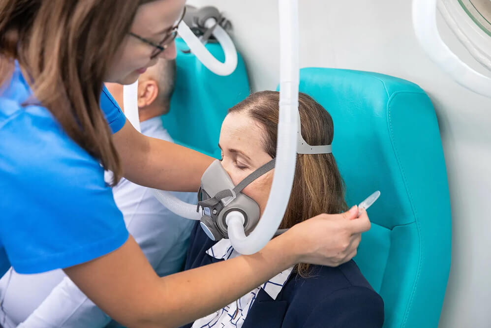 Why does the bone no longer heal by itself after radiotherapy?