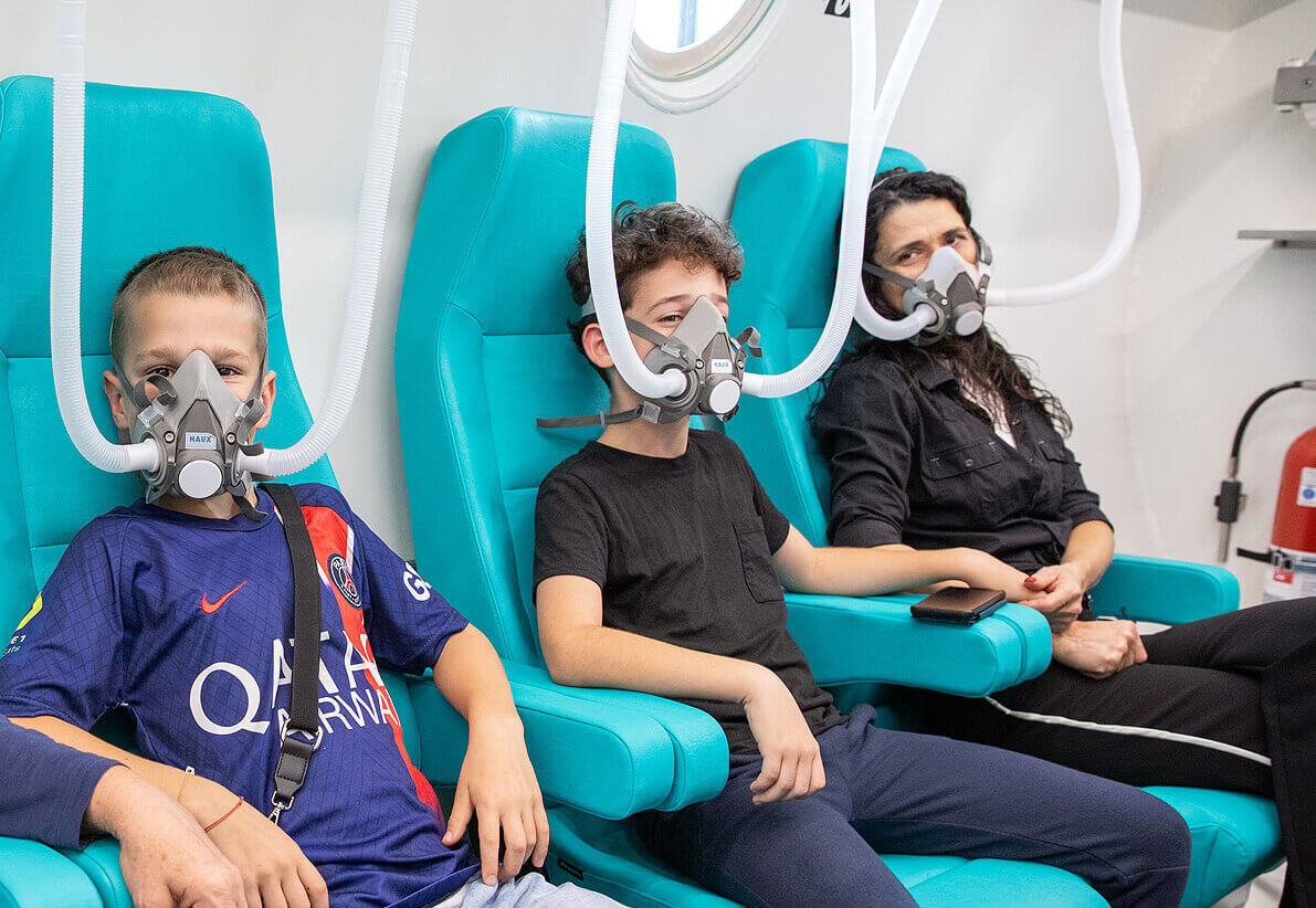 What is the minimum age for hyperbaric treatment?